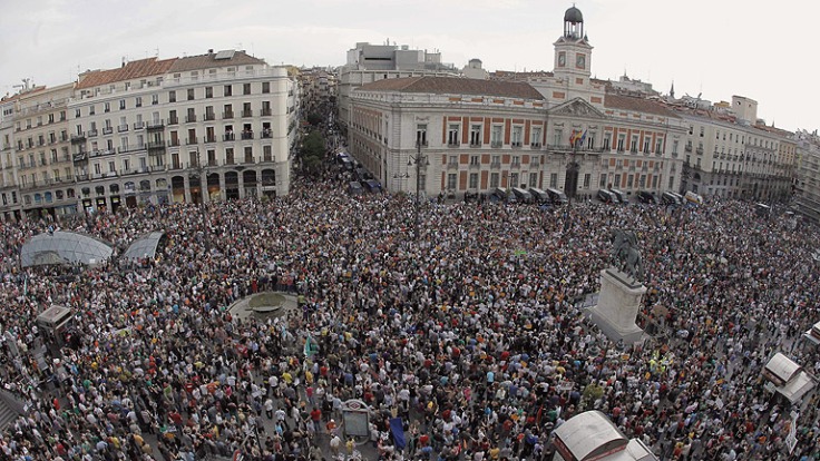 Un año después del nacimiento del movimiento 15M miles de personas se manifestaron en Sol en mayo de 2012. Fuente: www.rtve.es  