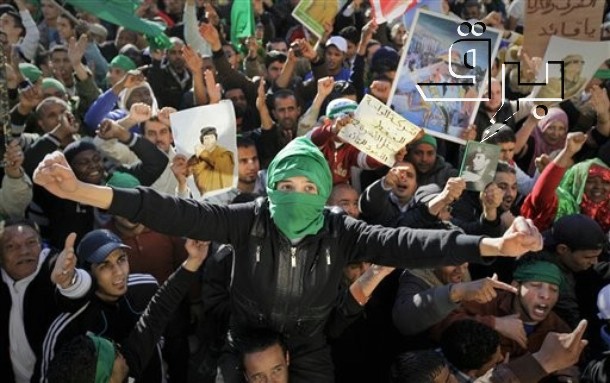 Gadafistas celebran los éxitos del Ejército gubernamental el domingo 6 de marzo de 2011 en la mítica Plaza Verde de Trípoli | Fuente: BRQ Network/Ben Curtis